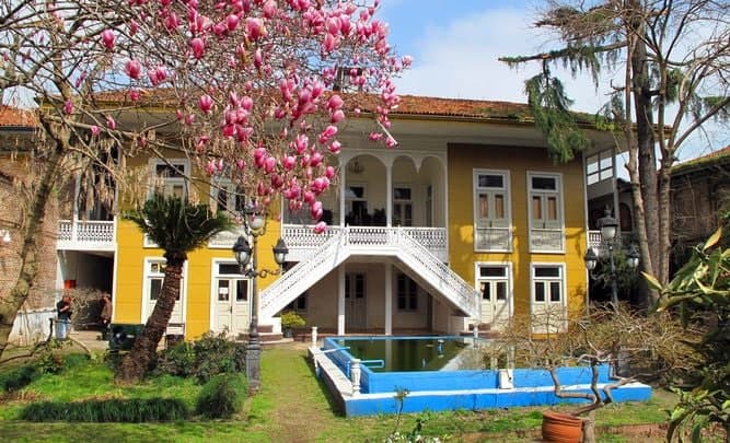عمارت قدیمی میرزا خلیل رفیع